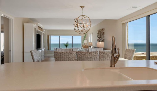Enjoy coastal living charm and amazing views!