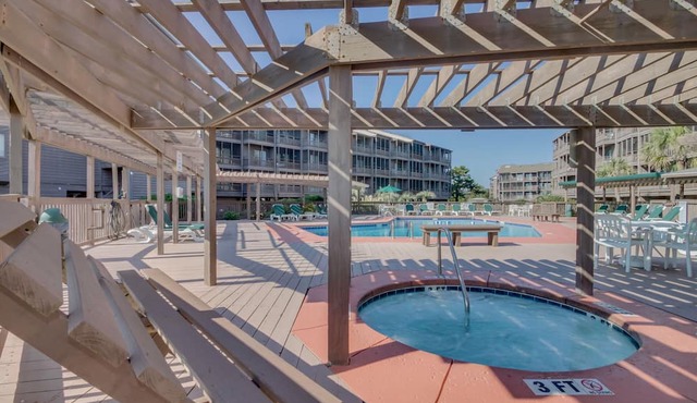 Beautiful Oceanfront Condo + Free Attraction Tickets!
