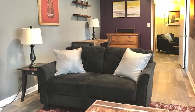 Private and secluded nature setting - 10 Minutes From Everything!