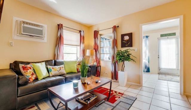 #4 Heated Pool, Large Yard, 2BR+sunroom/office