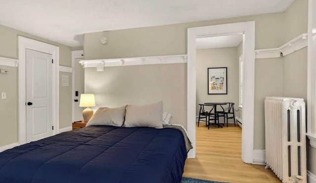 Historic East Ave Studio~Cozy~Walkable~Central5