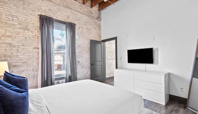 Riverfront Loft - Arch, Convention Center, Casino