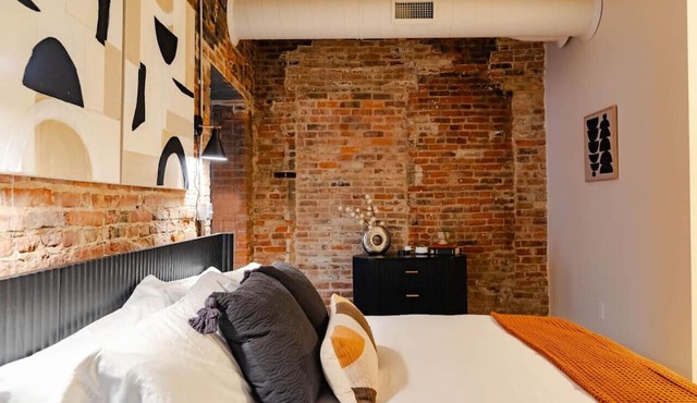 Thompson & Co Brick Loft KING