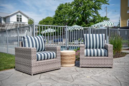 Iconic South Haven Estate - Pool, Hot Tub, Outdoor Kitchen, Game Room & More!